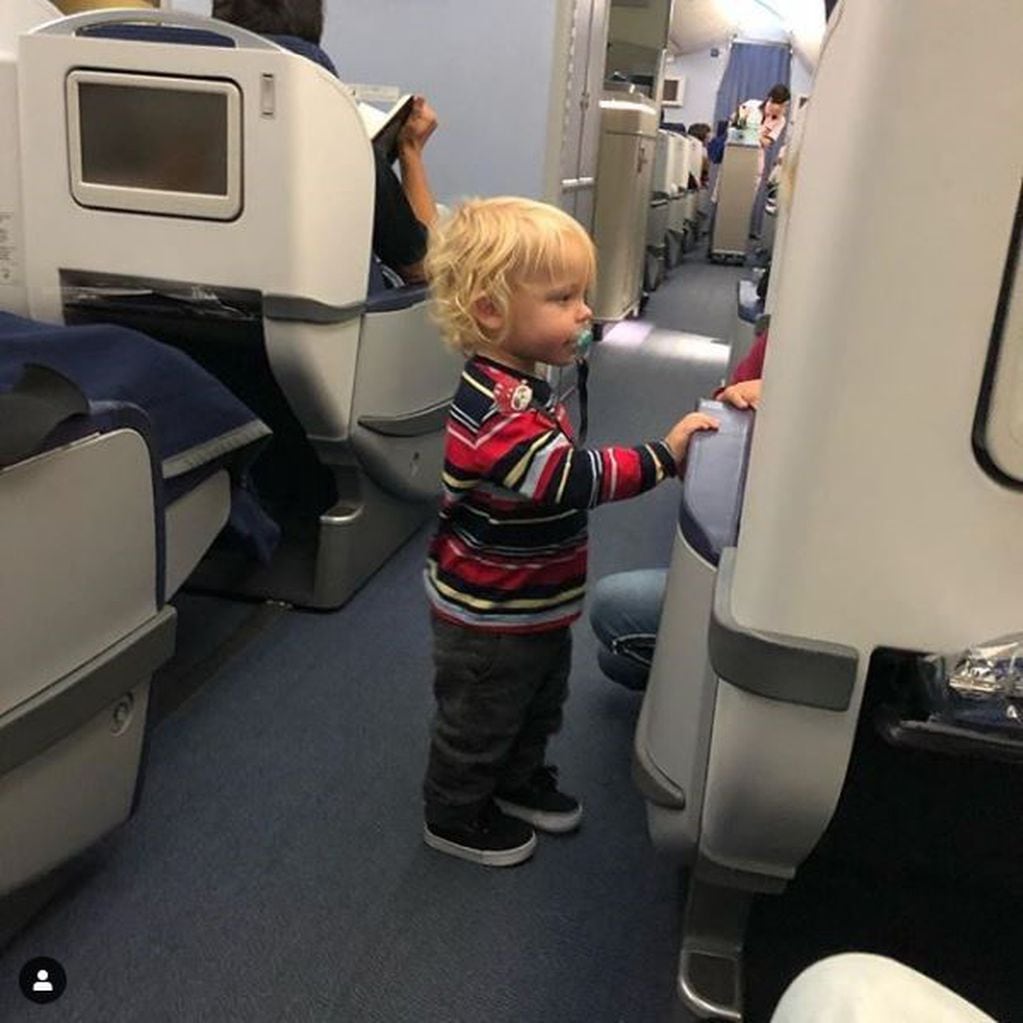 Marley mostró cómo Mirko saludó a los pasajeros en un vuelo
