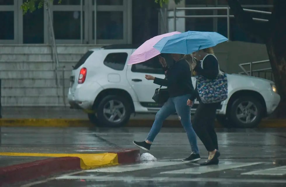 La lluvia está latente y se esperan tormentas aisladas durante todo el viernes en Rosario (Imagen ilustrativa).