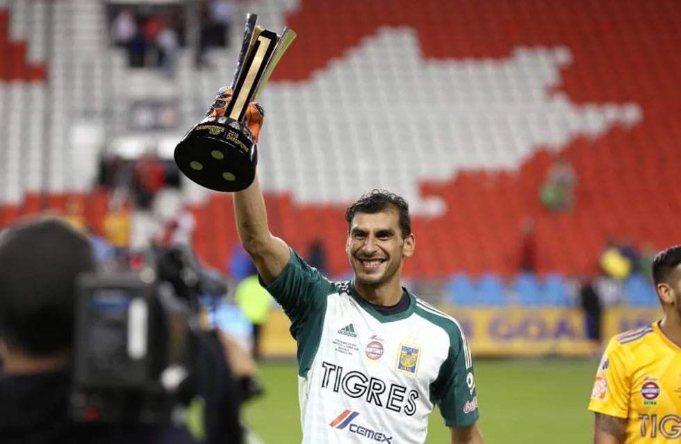Tigres UANL's Argentinian goalkeeper Nahuel Guzman #1 celebrates his team win 3-1 against Toronto FC during the Campeones Cup at BMO Field in Toronto, Ontario, September 19, 2018. (Photo by Lars Hagberg / AFP) toronto canada nahuel guzman futbol copa de campeonaes 2018 futbol futbolistas bmo field tigres uanl