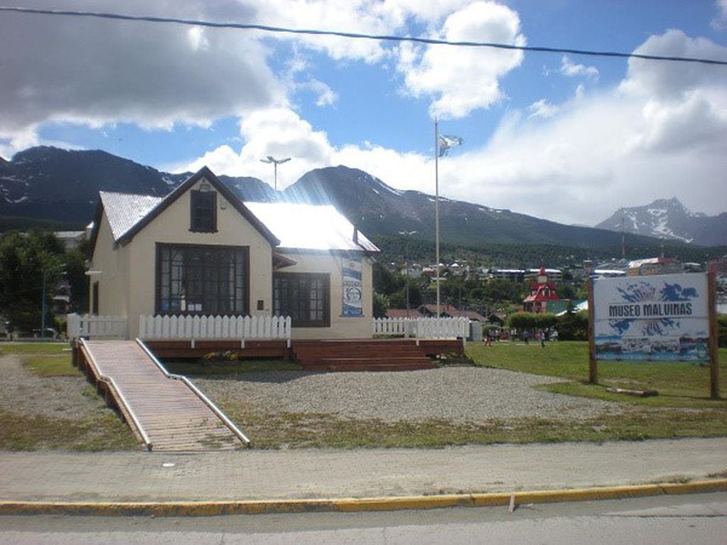 Museo Histórico “Pensar Malvinas” fue ofrecido por la comisión del CEMU para uso del Polo Hospitalario.
