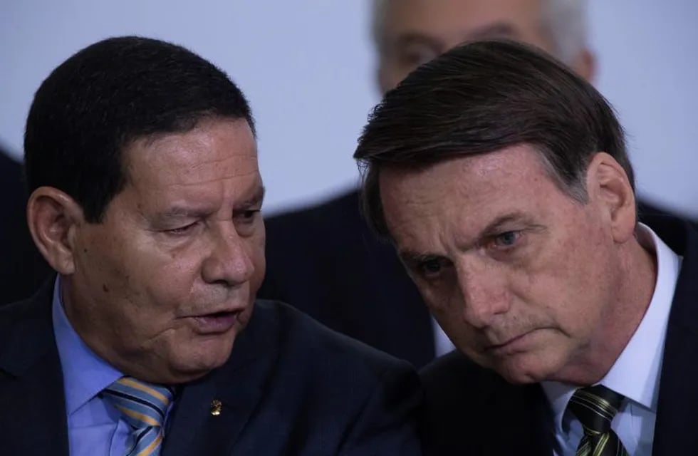 Hamilton Mourao y Jair Bolsonaro. (Foto: EFE/Joédson Alves)