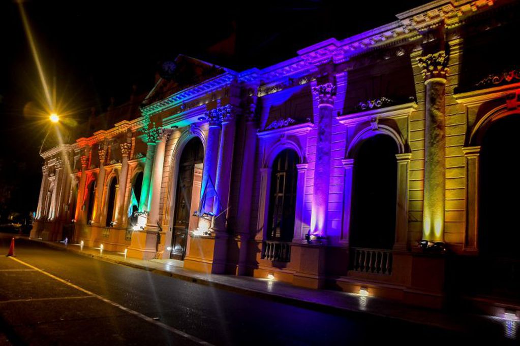 Se iluminó la Casa de Gobierno en conmemoración del Día Internacional del Orgullo LGBTIQ+
