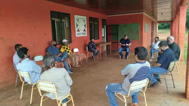 Reunión con la comunidad guaraní