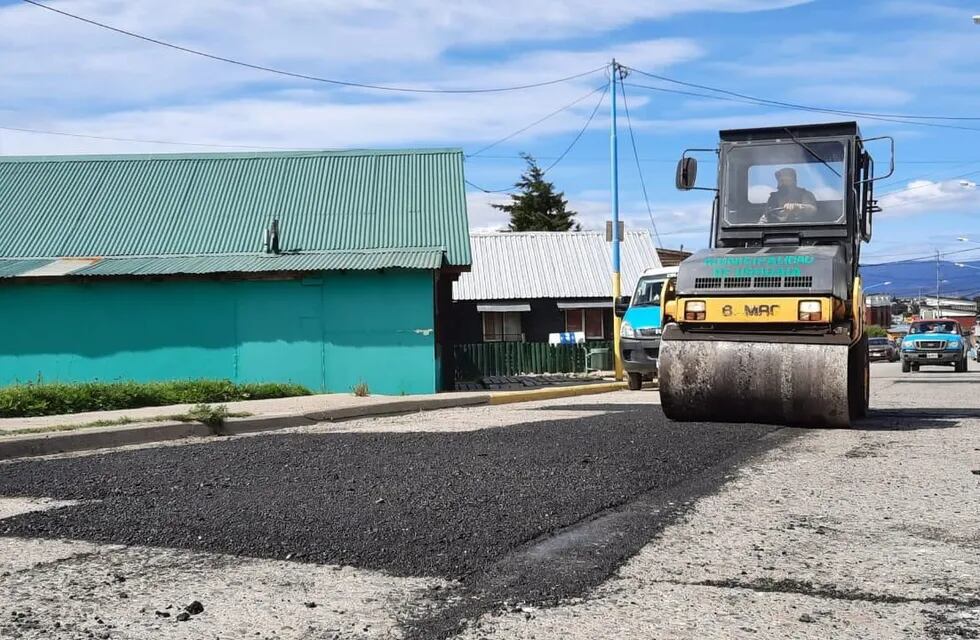 La Municipalidad de Ushuaia realiza cotidianamente trabajos de mantenimiento en la vía pública.