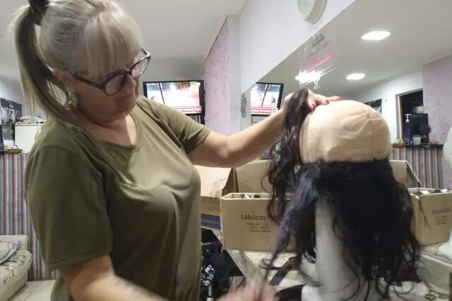 Se realizó la jornada solidaria “Un mechón por una sonrisa” que fabrica pelucas  para pacientes con tratamiento de cáncer