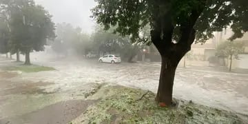 Fuerte temporal de lluvia y granizo en Río Cuarto.