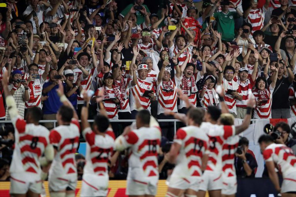 Delirio en Japón por la victoria del seleccionado de rugby ante Irlanda (Foto: AP).