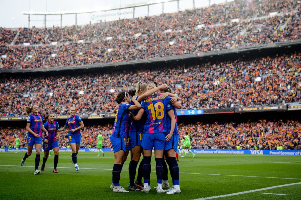 El equipo femenino del Barcelona sigue batiendo récords ante un Camp Nou repleto.