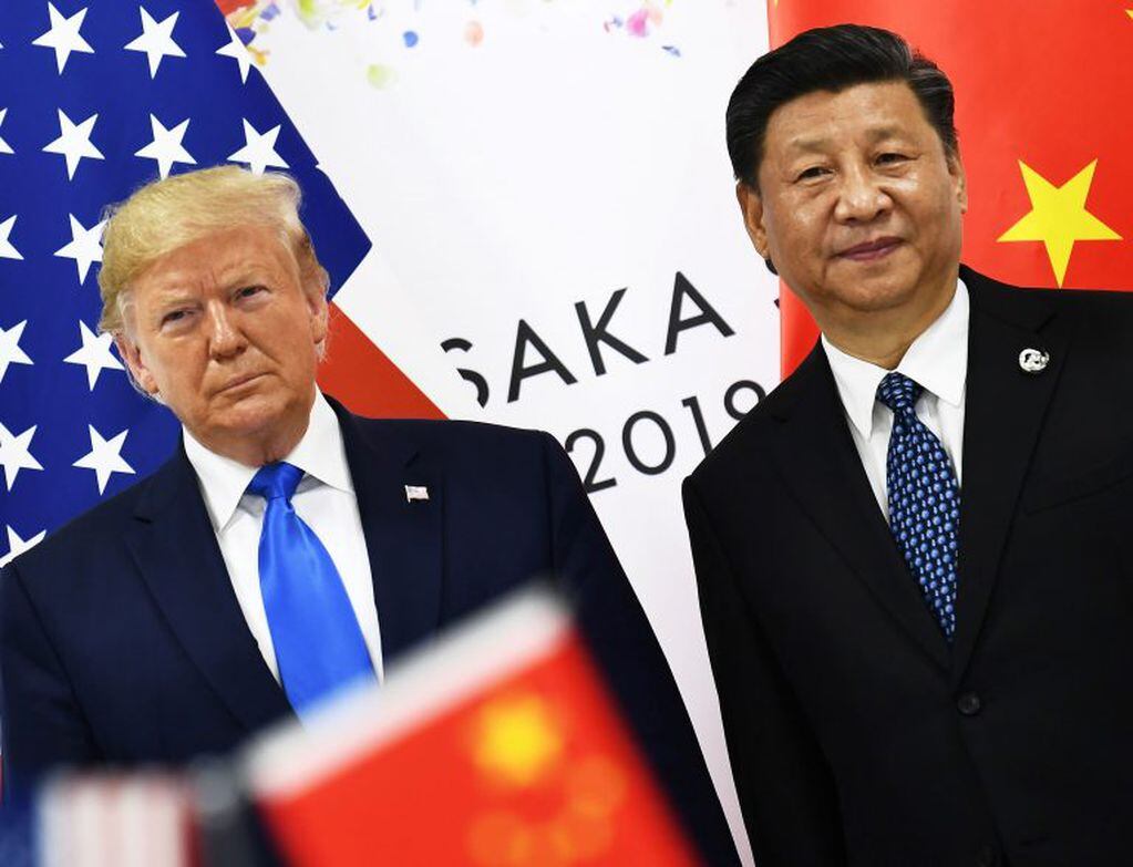En esta foto de archivo tomada el 29 de junio de 2019, el presidente chino Xi Jinping y el presidente estadounidense Donald Trump asisten a su reunión bilateral al margen de la Cumbre del G20 en Osaka, Japón. Crédito: Brendan Smialowski / AFP.