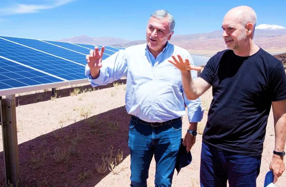 "Estoy aprendiendo muchísimo sobre energía solar aquí", dijo Rodríguez Larreta al comentar la recorrida guiada por el propio gobernador Morales en Cauchari este jueves.