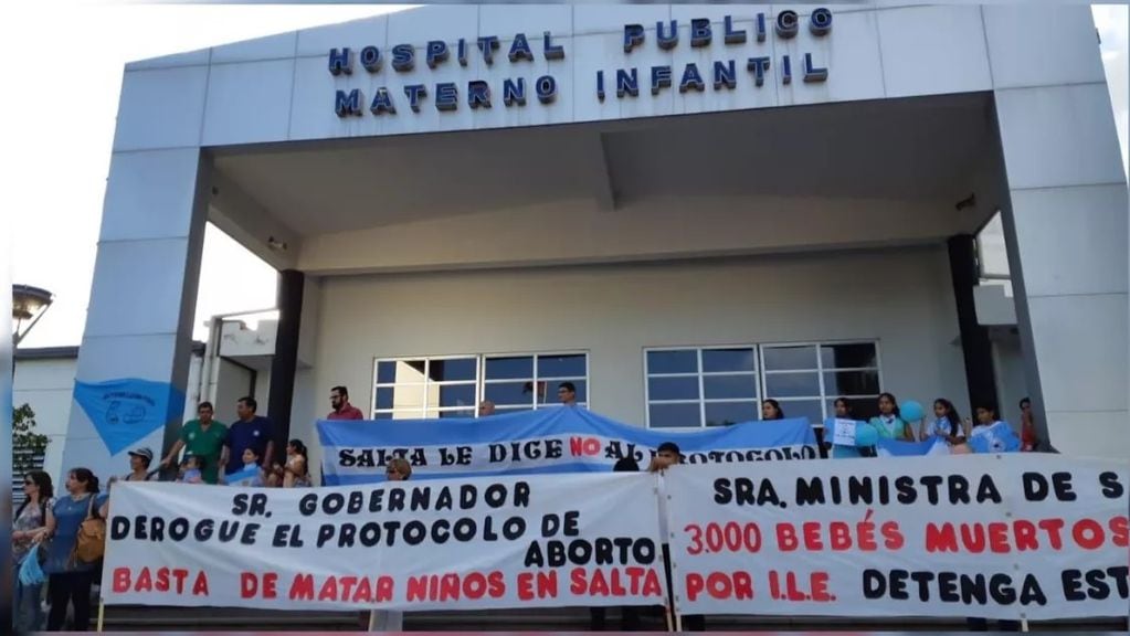 Manifestaciones provida en el Hospital Materno Infantil de Salta.