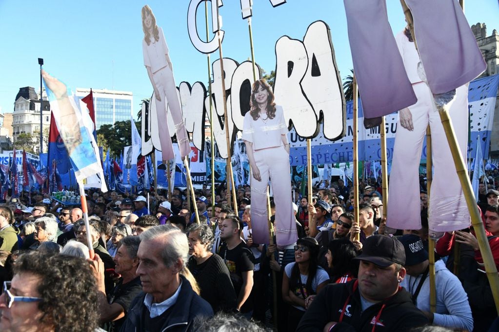 Acto en Tribunales contra la "proscripción de Cristina Kirchner".