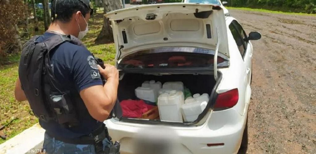 Así se produce la venta ilegal de combustible en Puerto Iguazú con destino Paraguay.