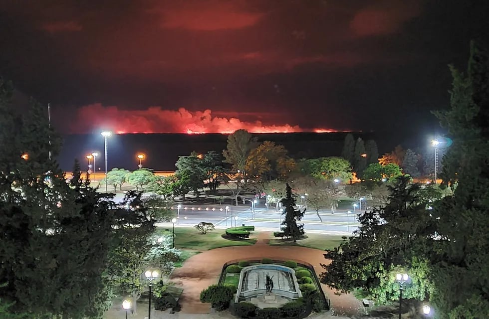 Reaparecieron los incendios en las islas frente a Rosario