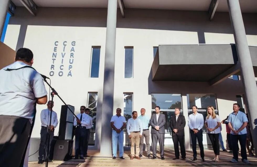Garupá, Misiones. Inauguración del moderno edificio del Centro Cívico con la presencia de Herrera Ahuad. (Misiones Online)