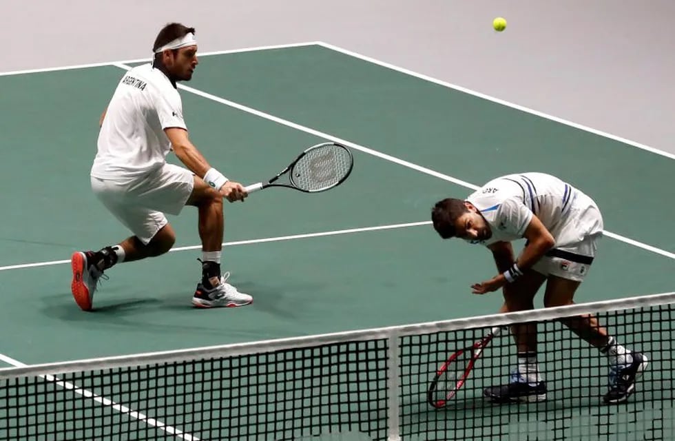 Copa Davis: Leonardo Mayer y Máximo González juegan el dobles ante Alemania. (EFE)