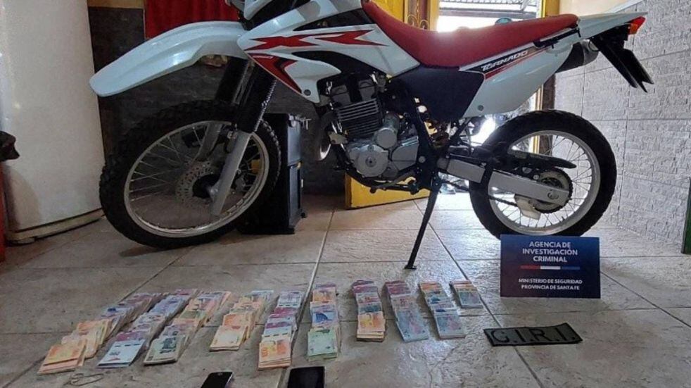 Secuestro de una moto y $660 mil a Los Monos. (AIC)