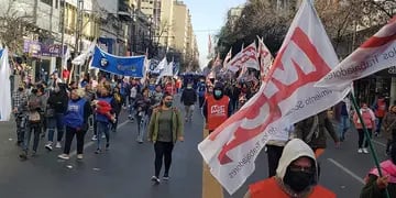 Marcha piquetera por el centro de Córdoba