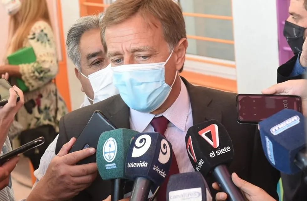 El gobernador Rodolfo Suarez explicó ante la prensa los alcances que tendrá el DNU Nacional en la provincia de Mendoza. Gobieerno de Mendoza