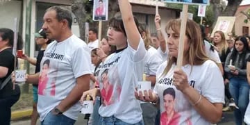 Reclamo. La familia de Santiago Aguilera encabeza las marchas en reclamo de justicia. (La Voz)