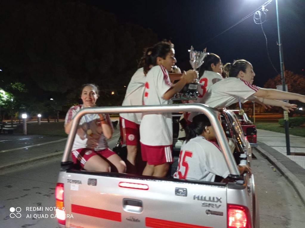 Huracán campeón del fútbol femenino tresarroyense (foto: Cecilia Cattanio)