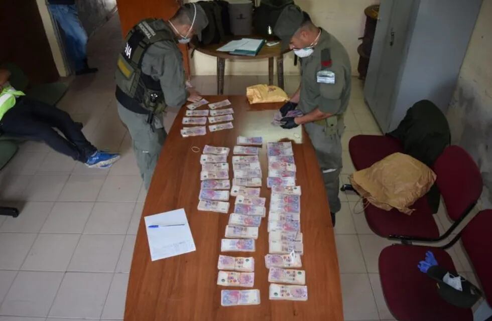 Gendarmería secuestró el efectivo y dio aviso a la Justicia federal. (@gendarmeria)
