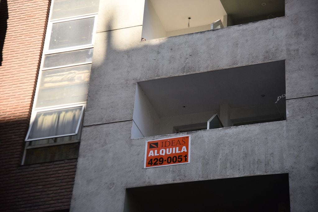 El precio de un departamento de dos ambientes en Buenos Aires supera los 100 mil pesos excepto en dos barrios porteños. 