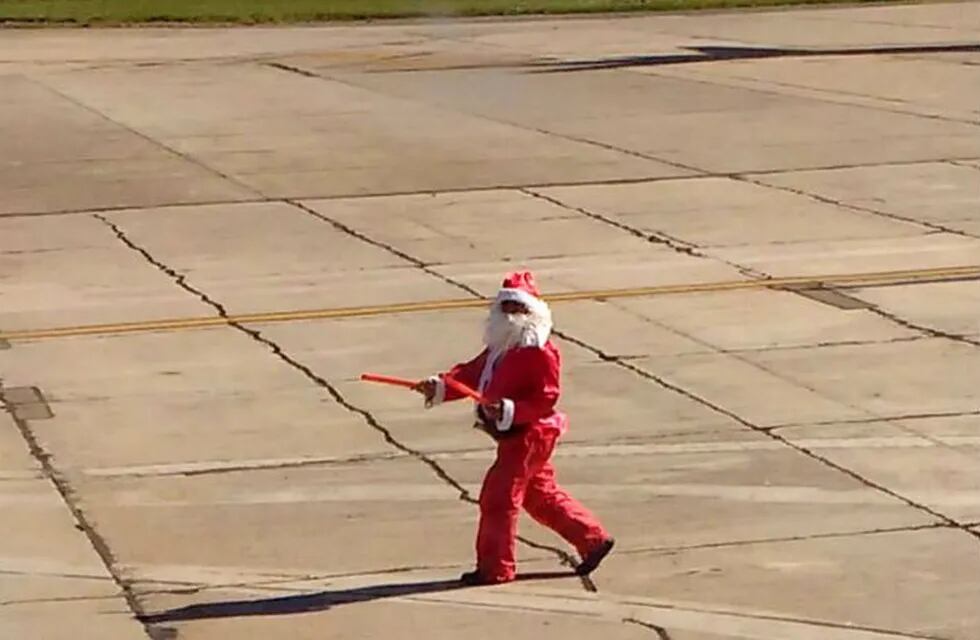 Papá Noel pasó por el aeropuerto.