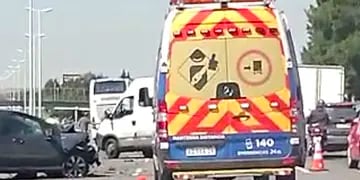 Fuerte choque múltiple en la Autopista del Oeste: tres personas murieron