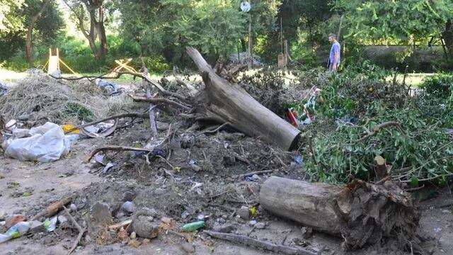 Basura. Restos de poda y residuos sin recolección (Virginia Barbagallo/LaVoz).