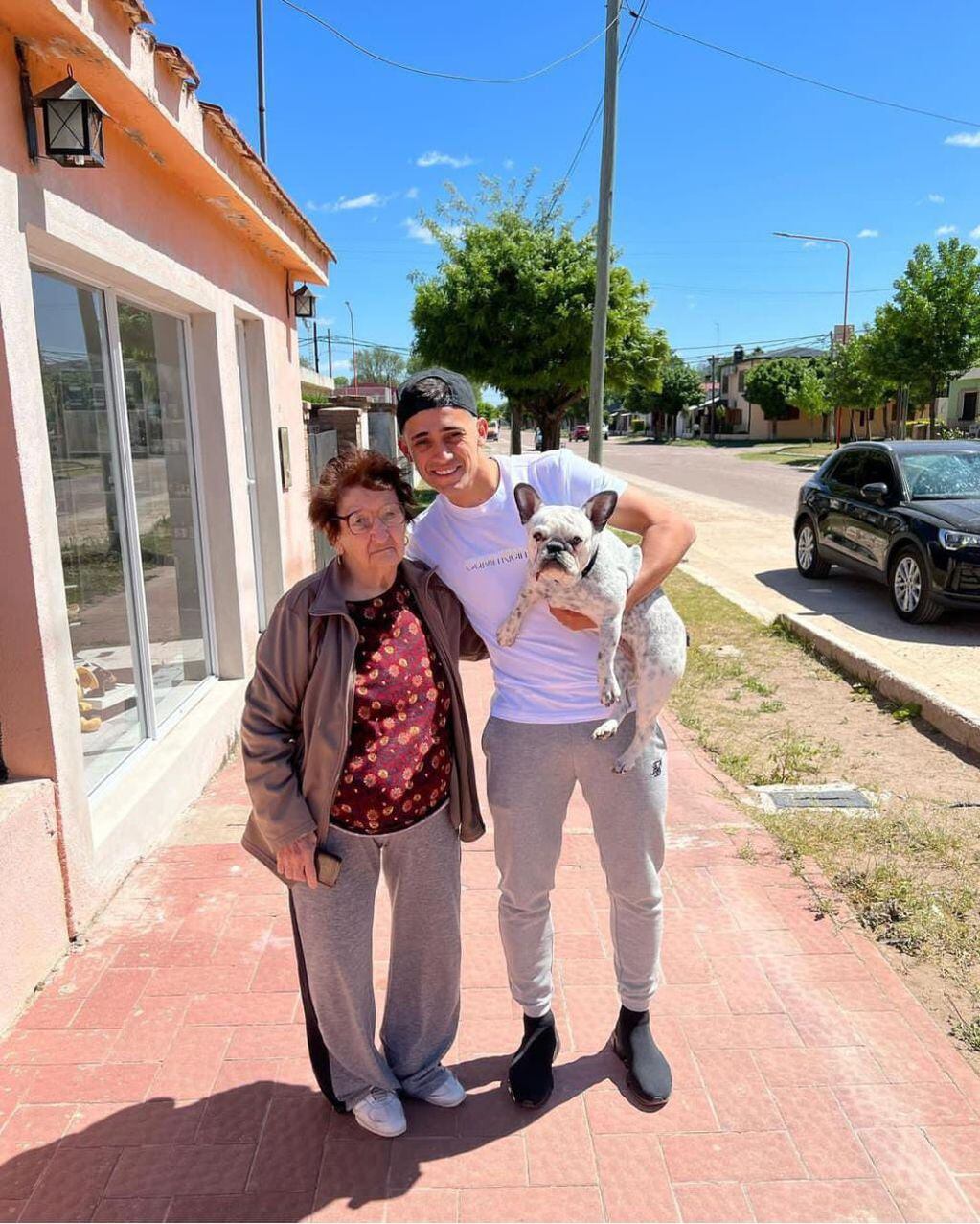 Pablo Solari y su fugaz visita a Arizona para reencontrarse con su abuela, Elva