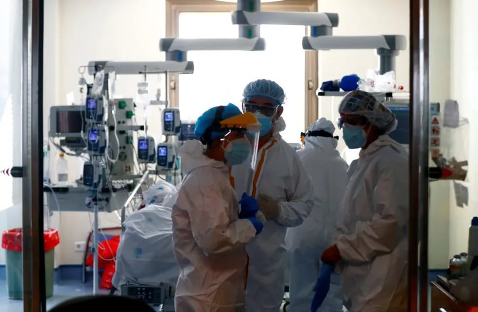 España registró un nuevo récord diario de casos de coronavirus. (REUTERS)