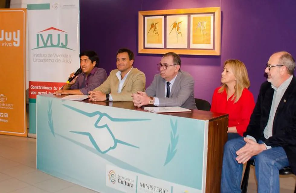 Conferencia de prensa donde anuncian que Jujuy será sede de olimpiadas nacionales de empleados de institutos de viviendas del país