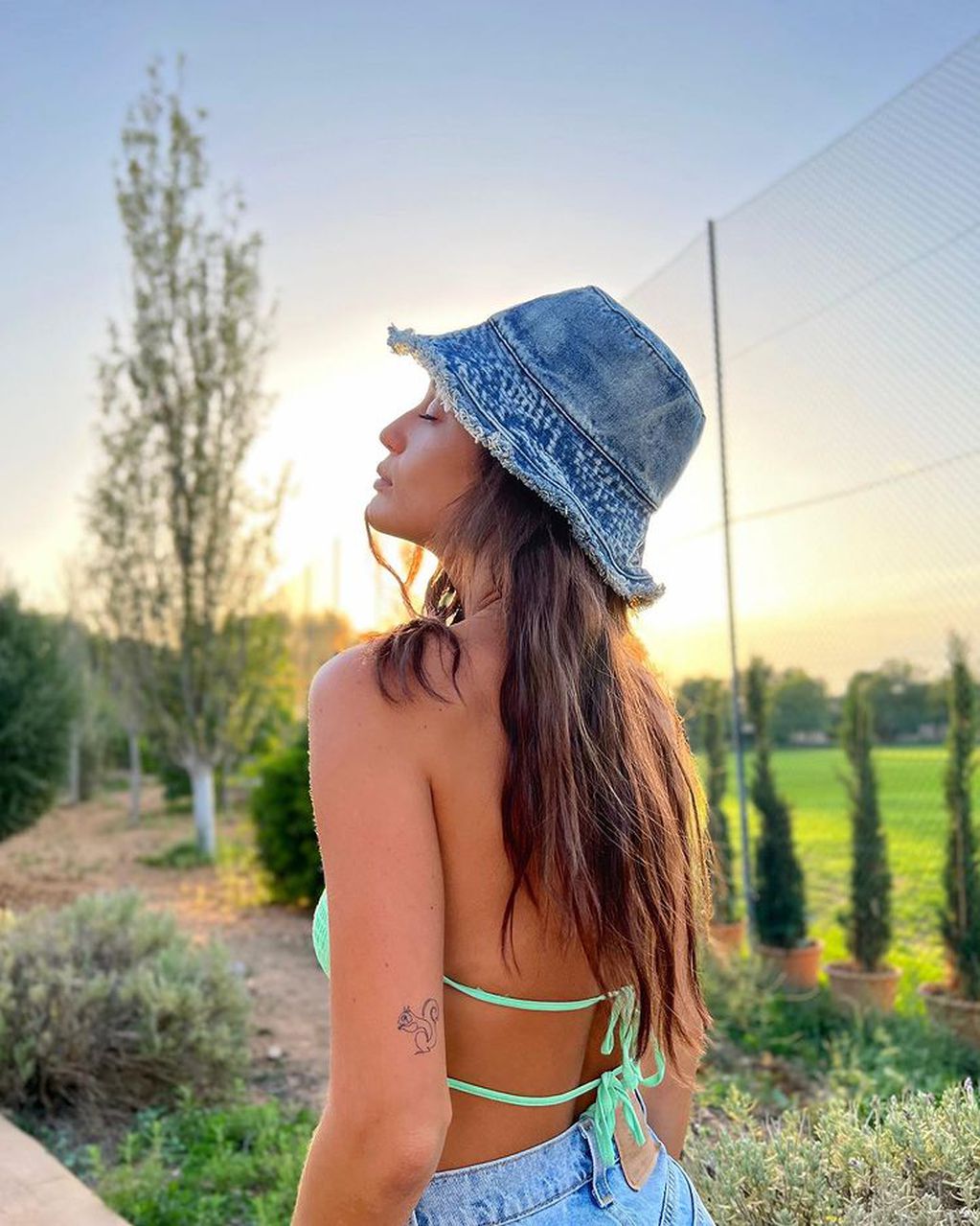 María Pedraza posó con una bikini verde y deslumbró a sus seguidores.