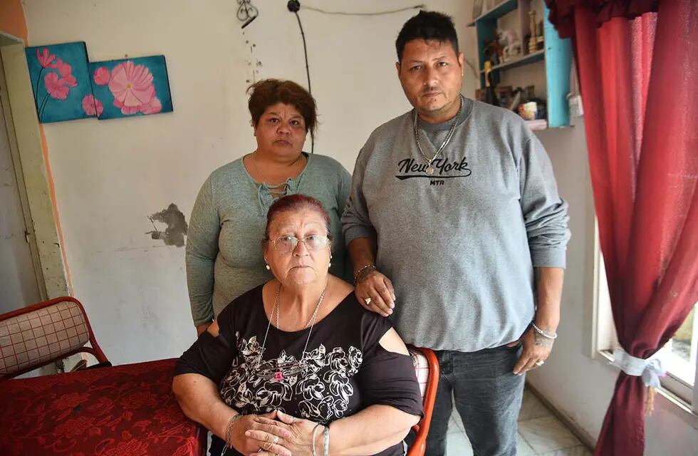La familia de Víctor Hugo Quiroga, sereno que murió de infarto tras un robo en la ciudad de Córdoba.