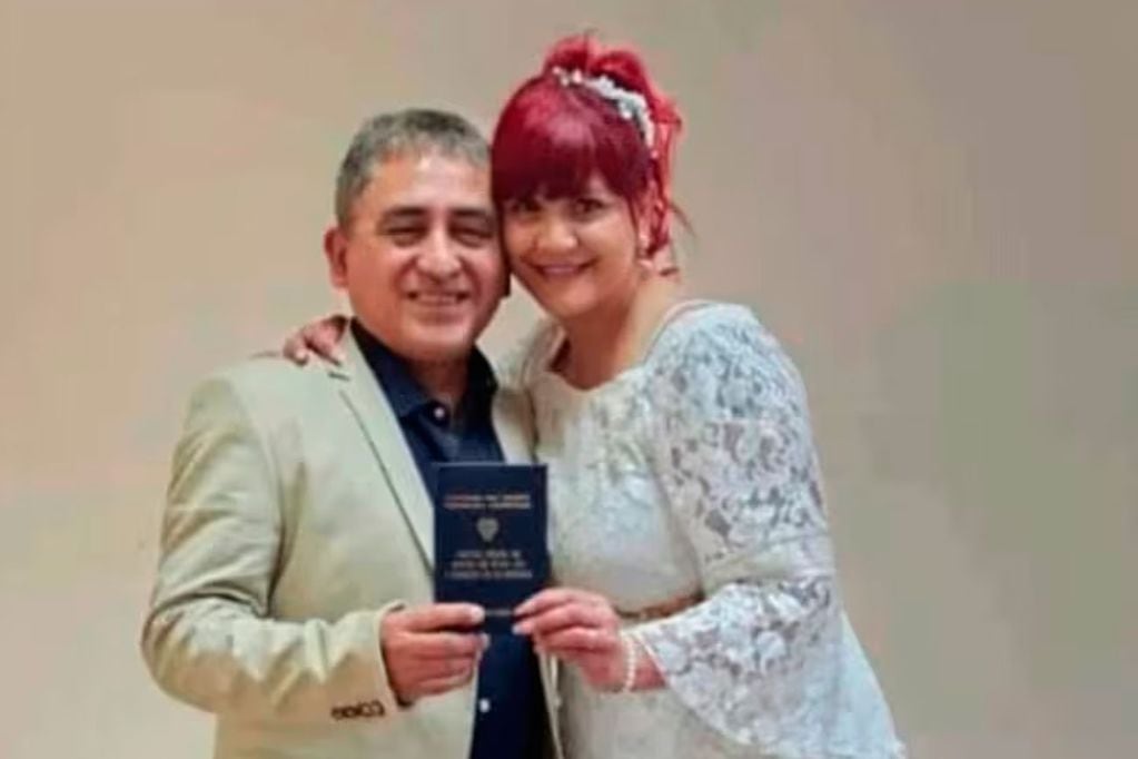 Huguito Flores y Karina Enríquez, felices con su matrimonio (Captura de pantalla).