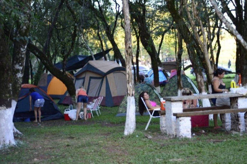 El Festival Provincial de las Carpas comienza hoy hasta el domingo, pero muchos acampantes ya están desde el primer día del año. (Misiones Online)