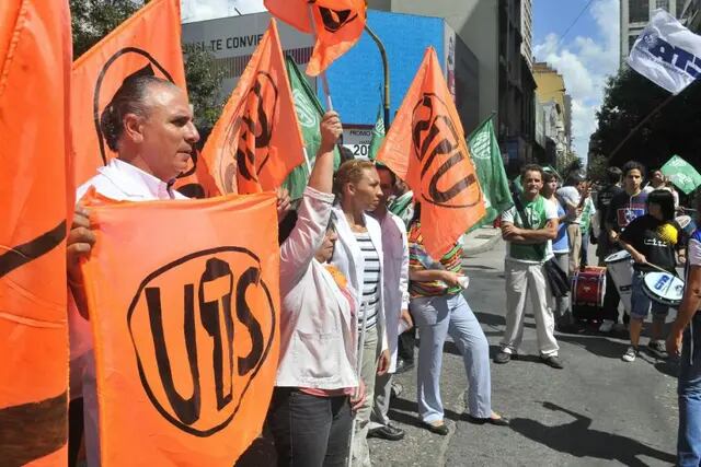 CÓRDOBA. Enfermeros y enfermeras se movilizan hacia la Legislatura en apoyo a sus colegas porteños (Imagen ilustrativa/La Voz).