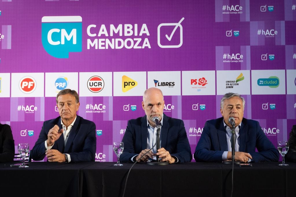 Rodolfo Suárez, Horacio Rodríguez Larreta y Alfredo Cornejo presentaron el Frente Cambia Mendoza en el Club Andes Talleres. 
 