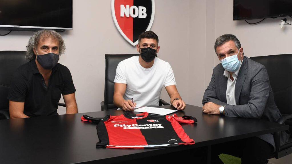 Juan Manuel García firmó contrato con Newell's