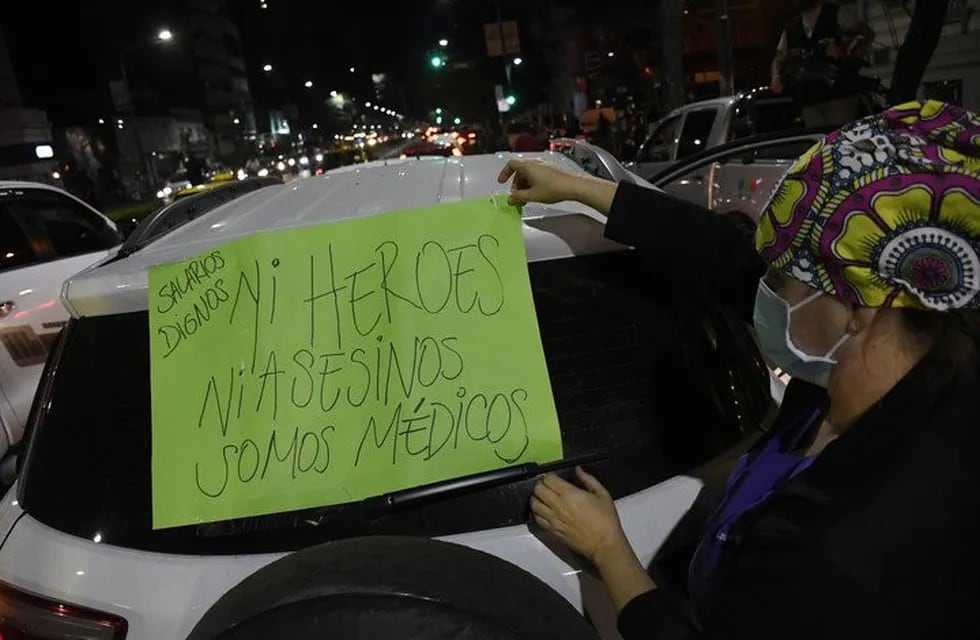 Masivo bocinazo de médicos en Rosario contra la precarización y la discriminación