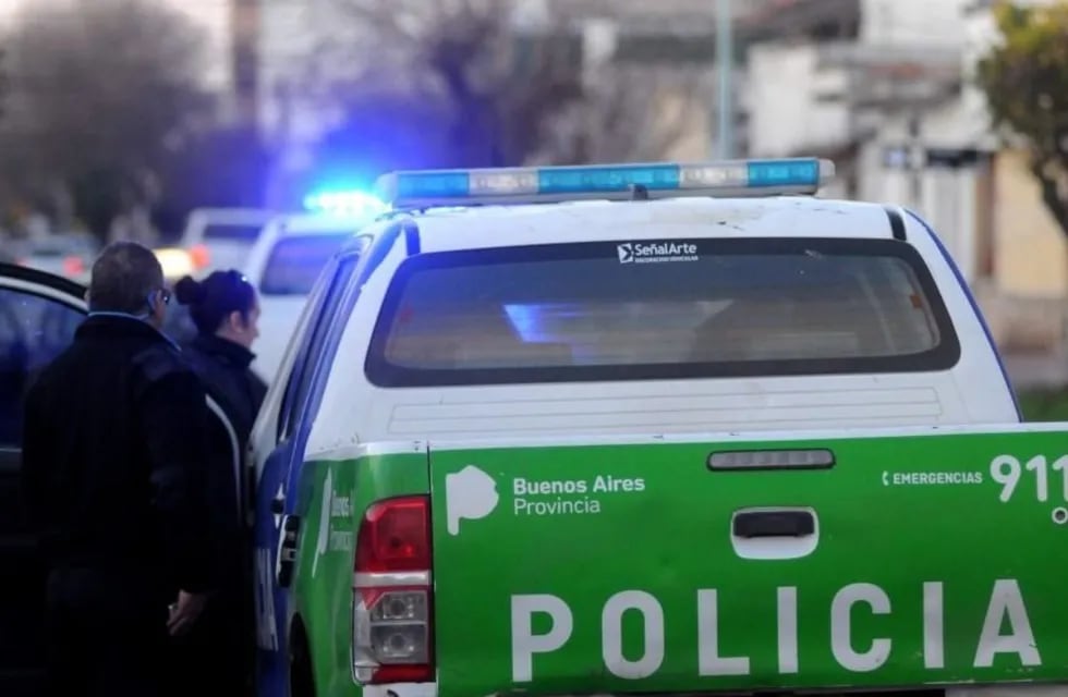 La policía de La Plata llegó a la vivienda de la mujer después de recibir el llamado de un amigo del hombre secuestrado.
