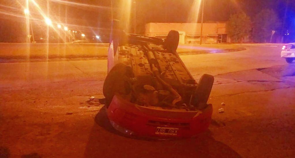 Vuelco en Av. Consitituyente y la Ruta 228