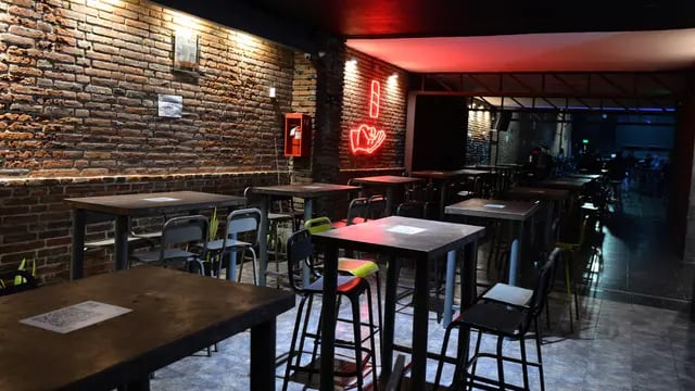 Dueños de bares y restaurantes se reúnen para tomar decisiones