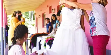 El Hogar de Niñas Betesda inicia una campaña solidaria de vestidos de fiesta / Foto: Marcelo Rodríguez