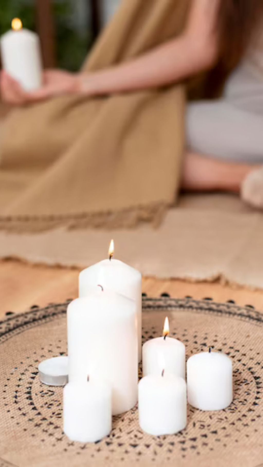 Rituales para el primer domingo del mes: enciende una vela blanca y colócala en un lugar seguro.