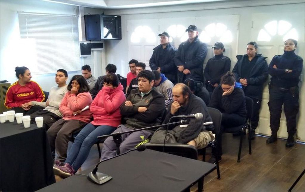 La audiencia a los 13 detenidos (Foto: Radio 3).