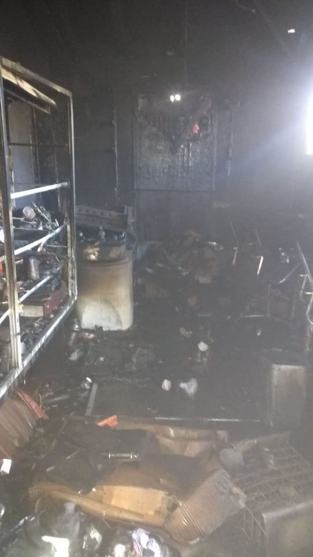El hombre está grave tras incendiar su vivienda en San Luis.