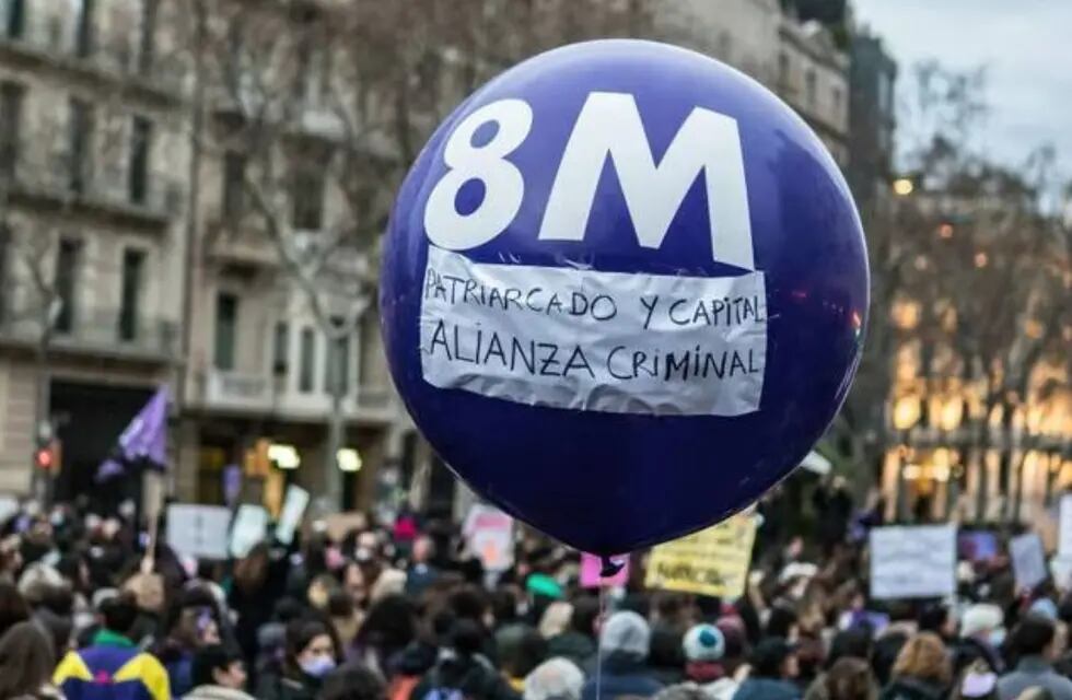 Barcelona: una conductora atropelló a tres activistas en plena marcha por el Día de la Mujer