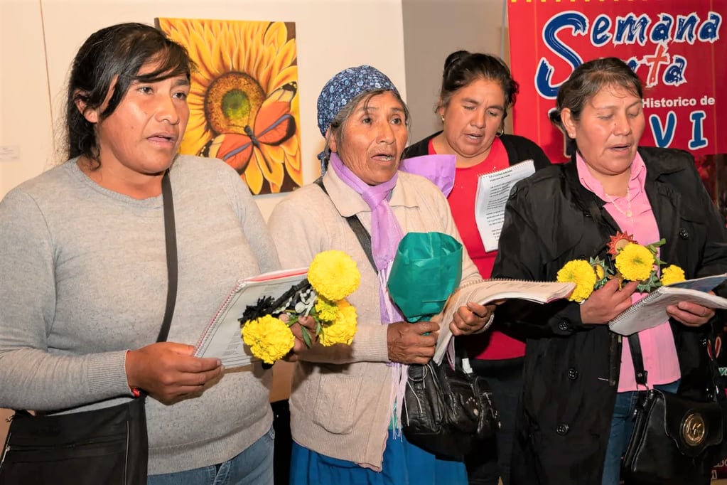 Un grupo de mujeres procedentes de Yavi interpretaron en el CAJA algunos de los cantos sacros que desde antaño se escucha durante la Semana Santa en aquel pueblo puneño.